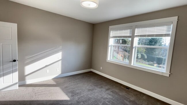 Building Photo - Beautiful Single Story Home!! 3 bed/2 bath with Open Floor Plan and Large Yard!!