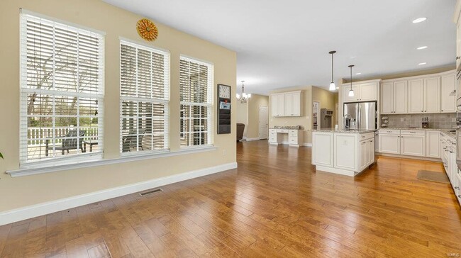 Building Photo - 303 Gateview Dr