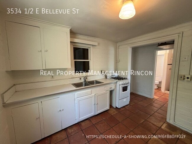 Building Photo - 3534 1/2 E Bellevue St-