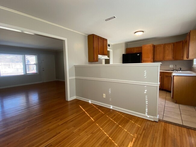 Building Photo - 3 bedroom House