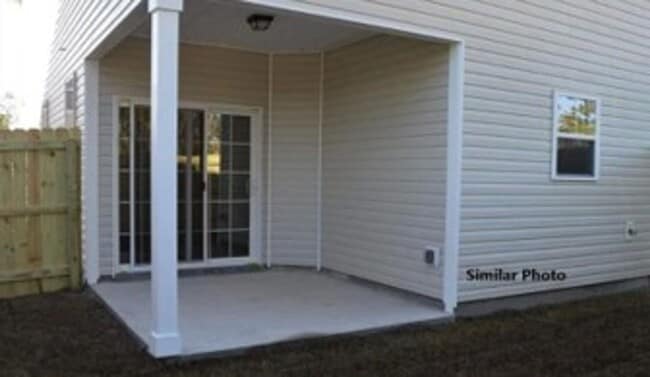 Building Photo - Townhouse For Rent in Holly Ridge