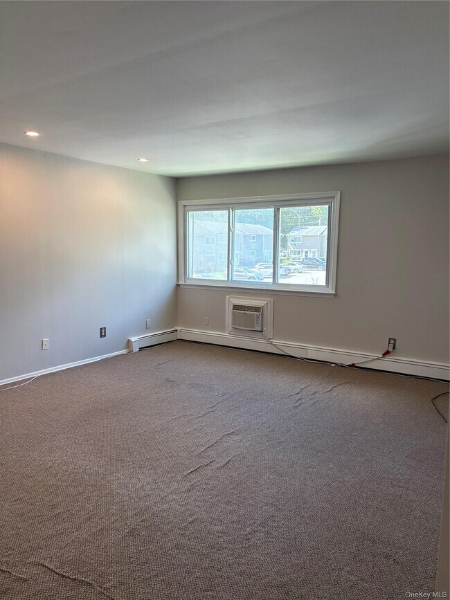 Building Photo - 4 Fishkill Glen Dr