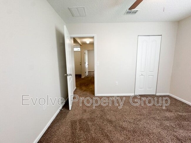 Building Photo - 119 Fairway Ct