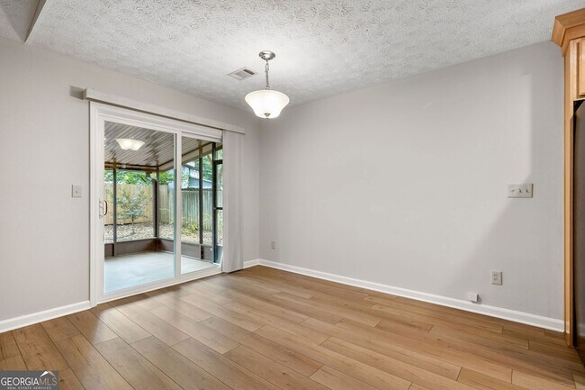 Building Photo - 503 Waterwood Bend