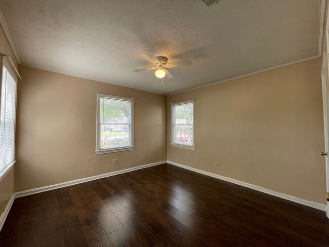 Building Photo - COMING SOON 2 BEDROOM 1 BATH HOME IN TCU AREA