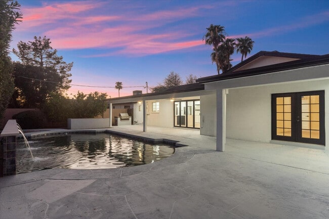 Building Photo - 8525 E Clarendon Ave