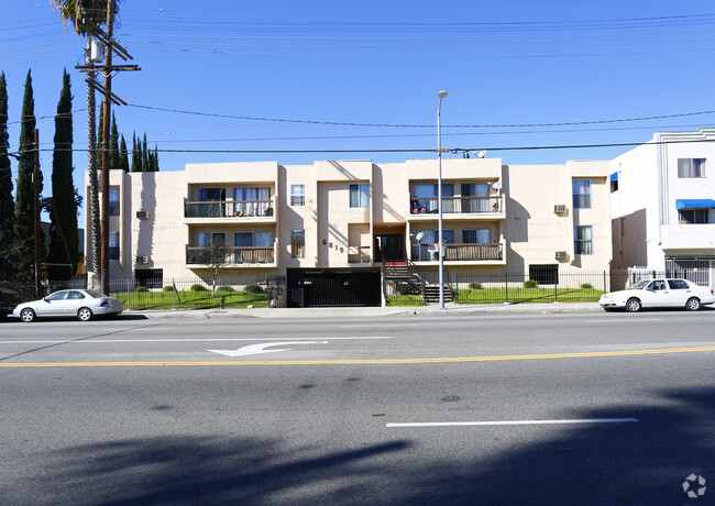 Building Photo - 6819 Laurel Canyon Blvd