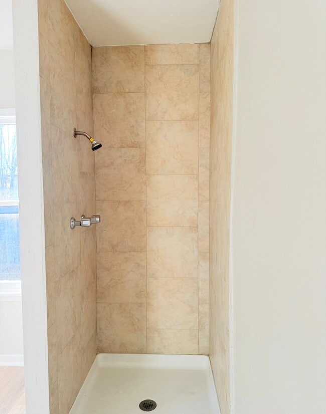 Building Photo - 921 N Pierce St