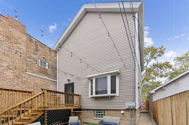 Primary Photo - 3227 S Wells St