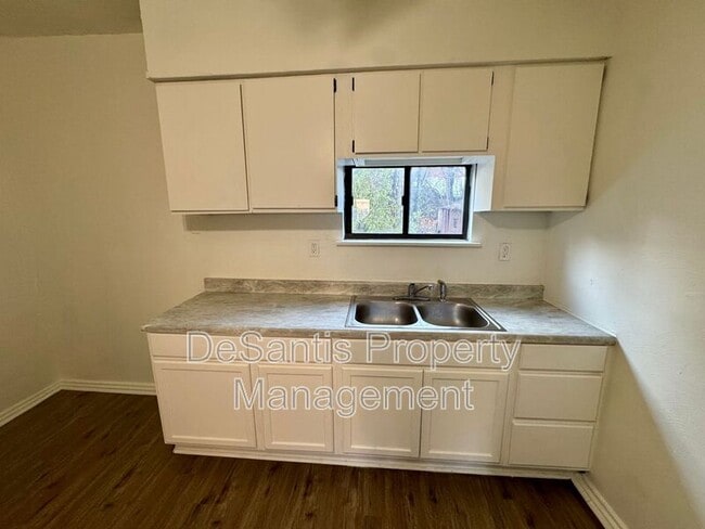 Building Photo - 2903 Stayton St