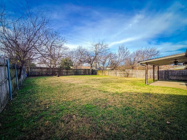 Building Photo - Modern Elegance Meets Suburban Comfort: Updated 3-Bed, 2-Bath Gem in Heart of Burleson