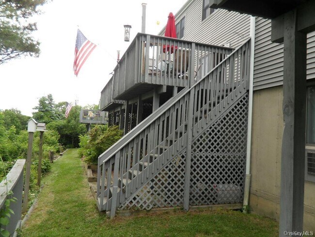 Building Photo - 18 Brewster Woods Dr