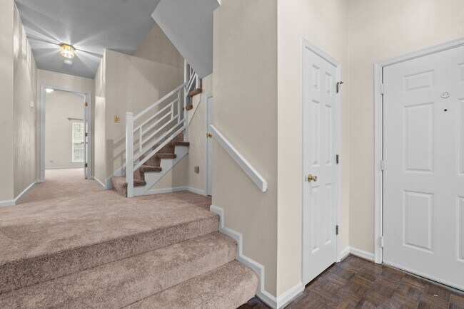 Building Photo - 501 Hidden Way