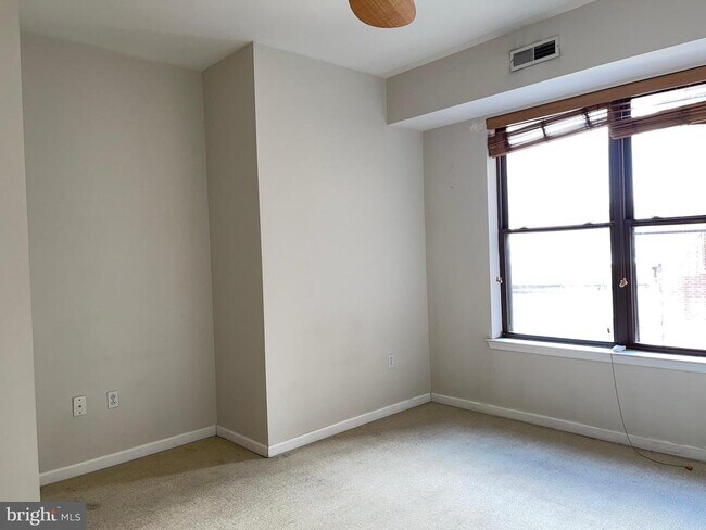 Building Photo - 837 N 2nd St