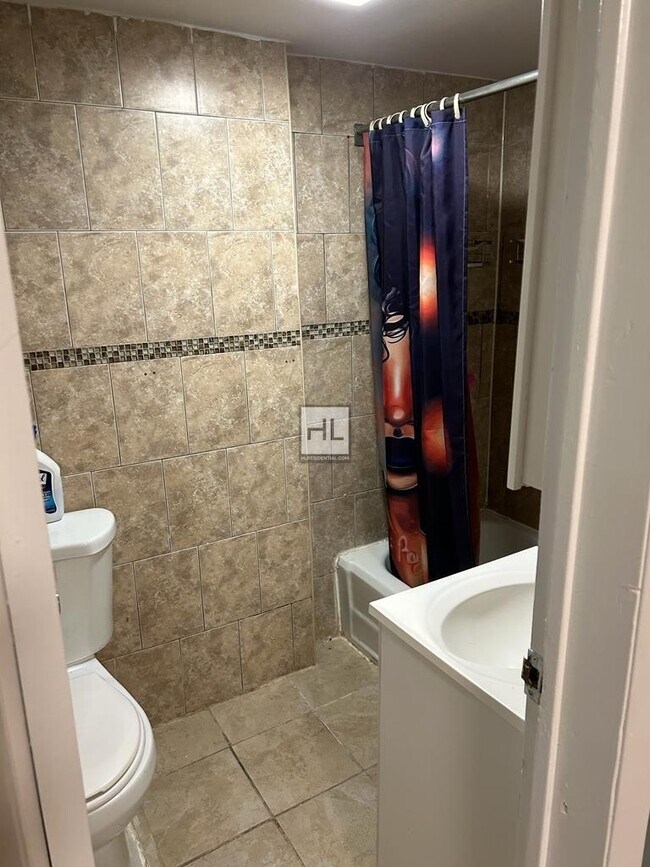 Building Photo - Spacious 1-bedroom / 1-bath on GLENWOOD ROAD