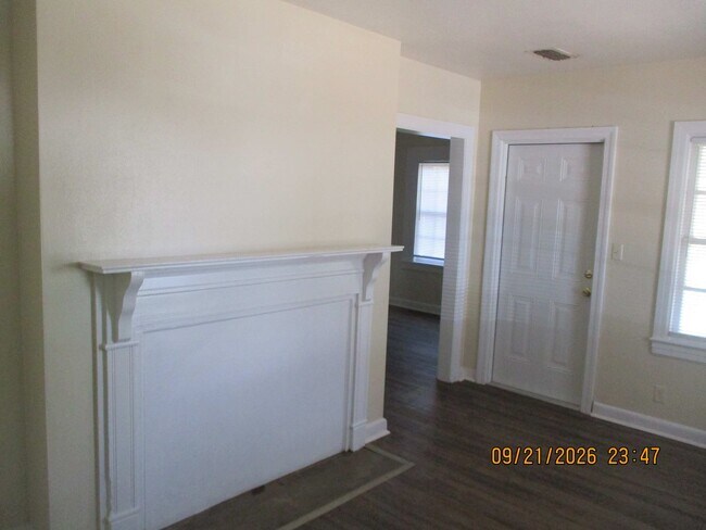 Building Photo - 1120 W Highland Ave