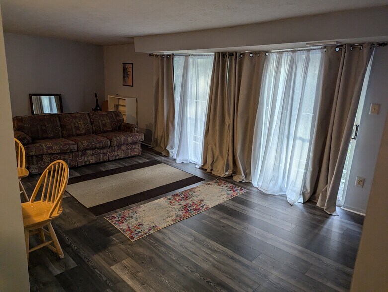 Building Photo - 8400 Muldoon Ct