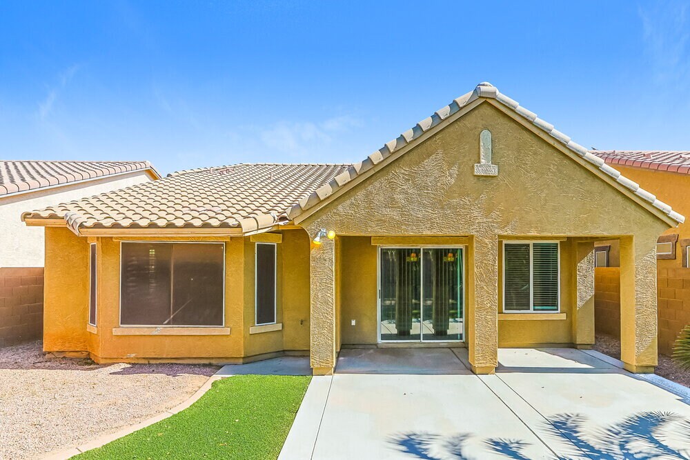 Building Photo - 1505 E Lakeview Dr