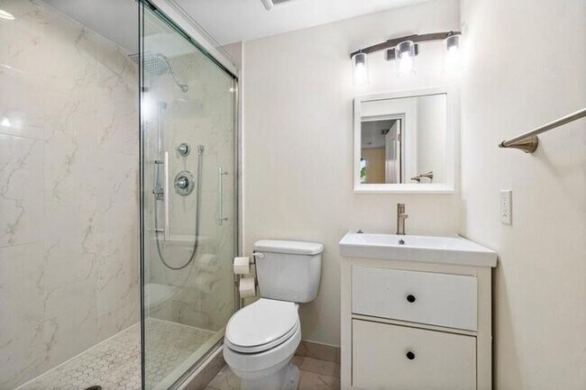 Building Photo - 353 E Lakewood Rd