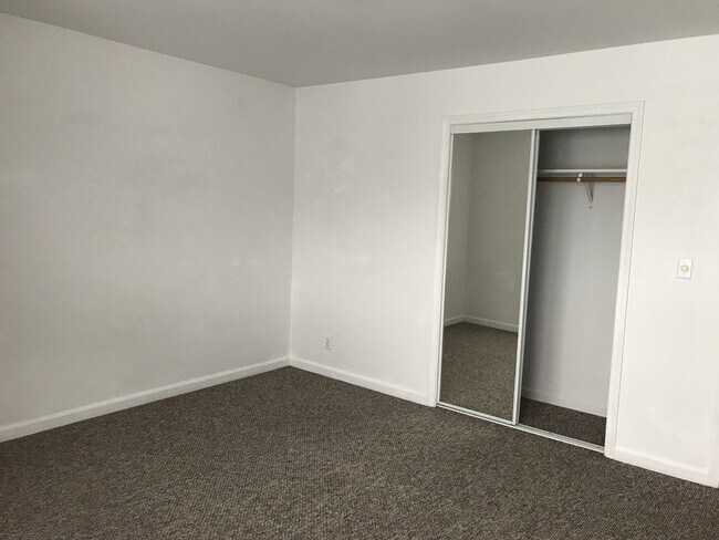 Building Photo - 521 Vance Lake Ln