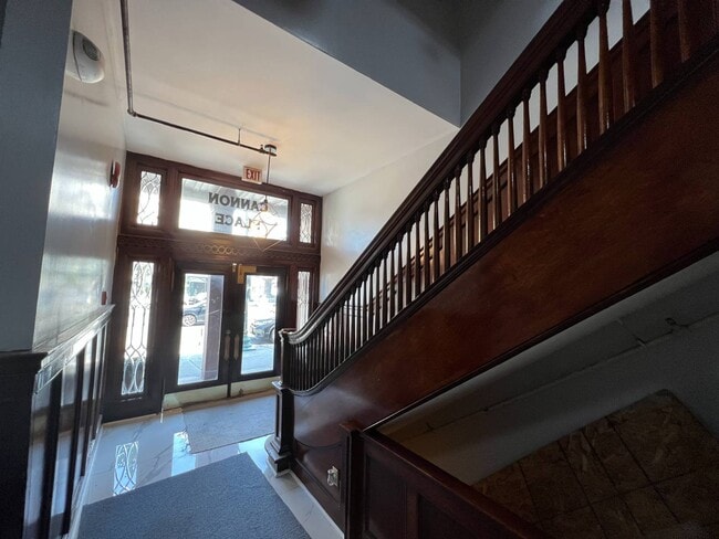 Building Photo - 5 Broadway