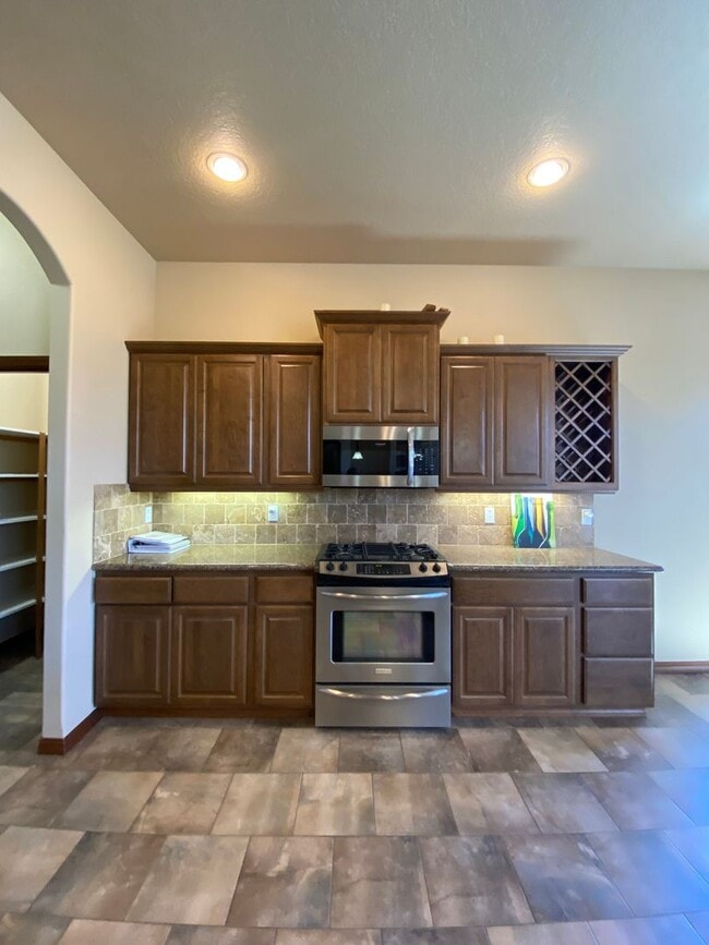 Building Photo - Beautiful, One Level Living in South Richland!