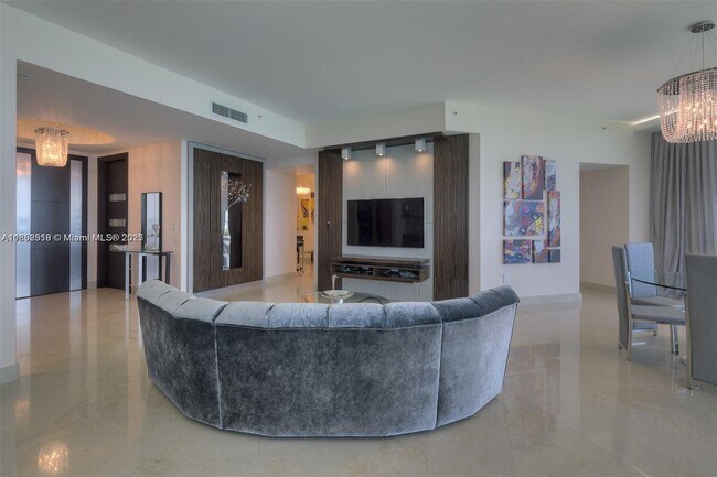 Building Photo - 18101 Collins Ave