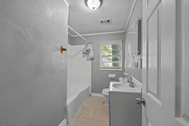 Building Photo - 3066 Redbud Rd