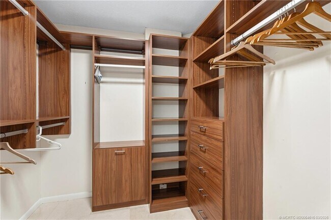 Building Photo - 3870 N Hwy A1A