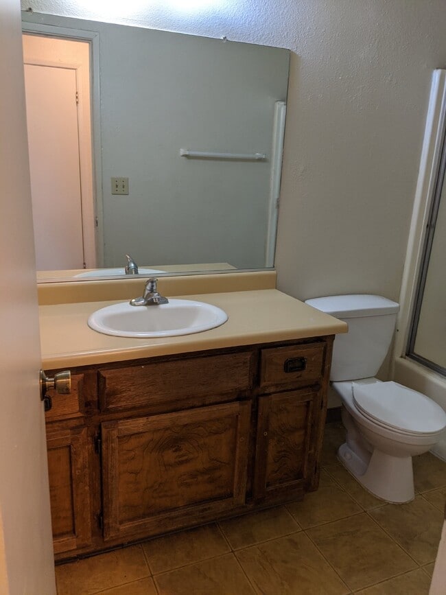 Building Photo - Competitively priced Two Bedroom Apartment Home! Do Not Miss Out On This Amazing Opportunity!