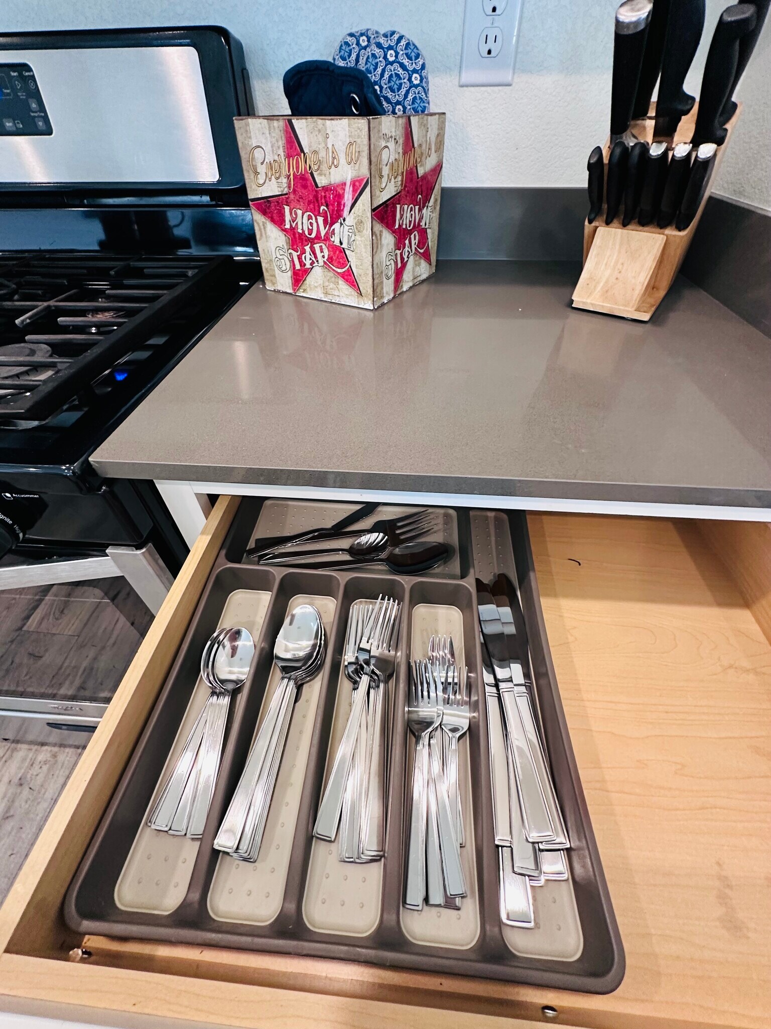 Building Photo - 950 Kathryn Ct