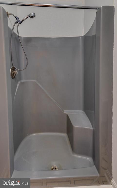 Building Photo - 8413 Manor View Rd