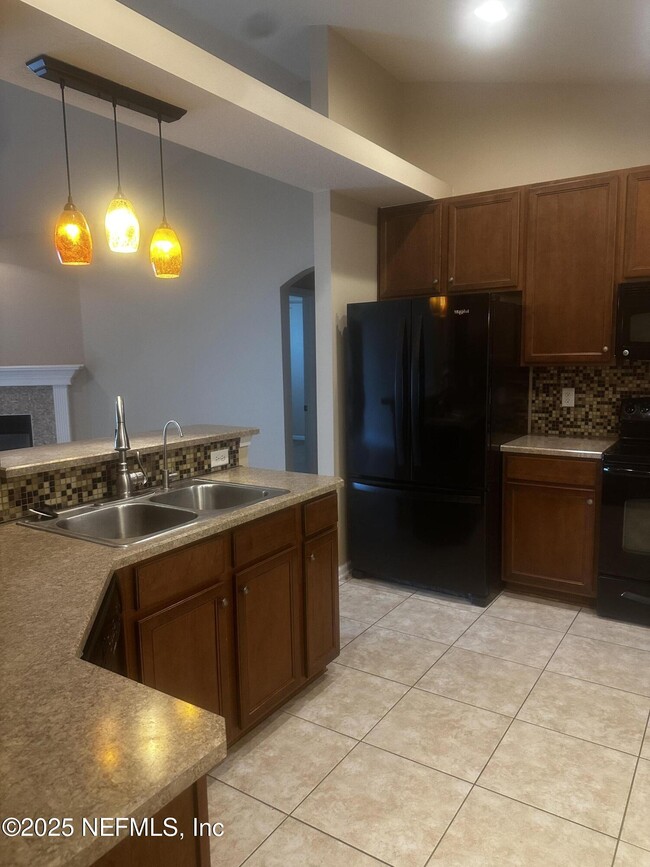 Building Photo - 45157 Ingleham Cir