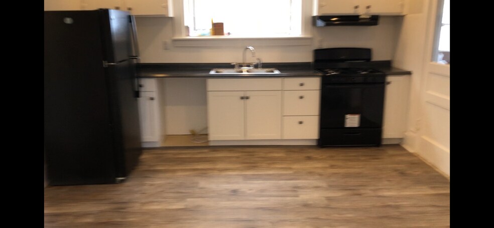 Building Photo - 210 Dixon Ave