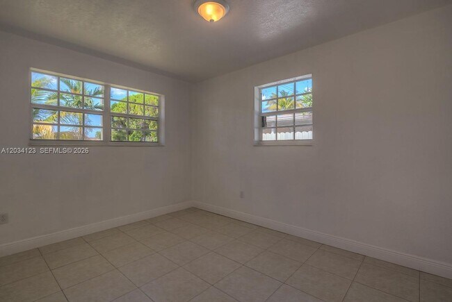 Building Photo - 160 NW 199th St