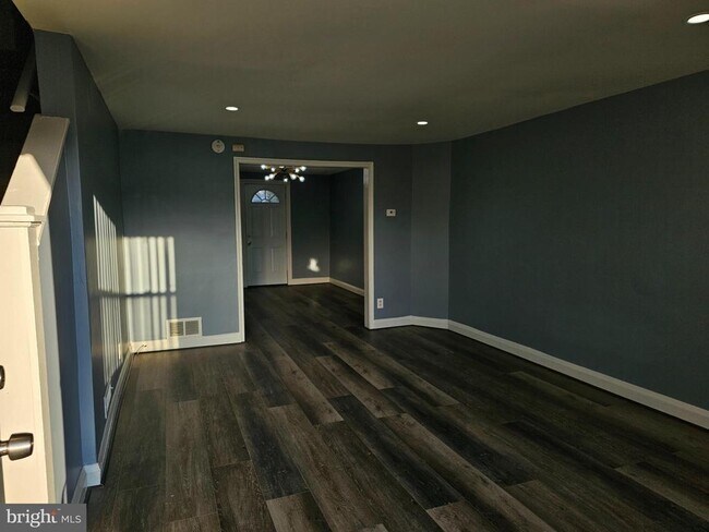 Building Photo - 3238 Westmont Ave