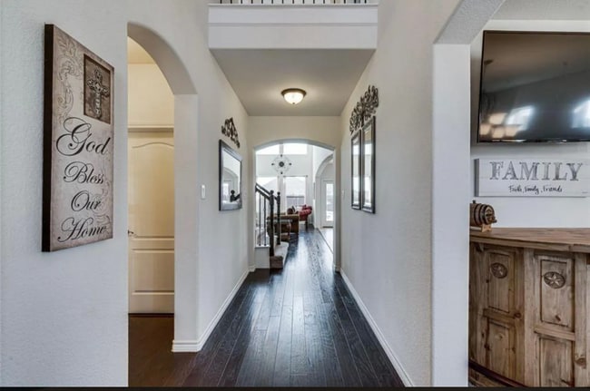 Building Photo - 404 S Hill Dr