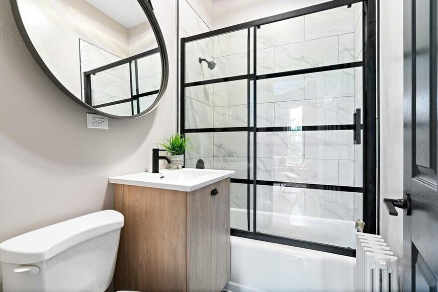 Building Photo - 1023 N Dearborn St