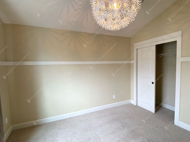 Building Photo - 3BR - 2.5 BA Charming Greenway Home in Lar...