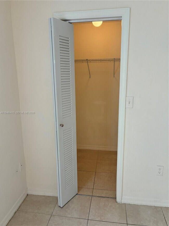 Building Photo - 7516 NE 1st Ave