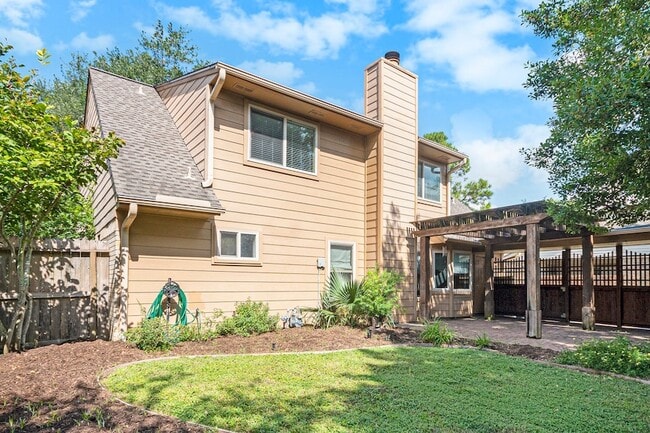 Building Photo - 302 Lochnell Dr