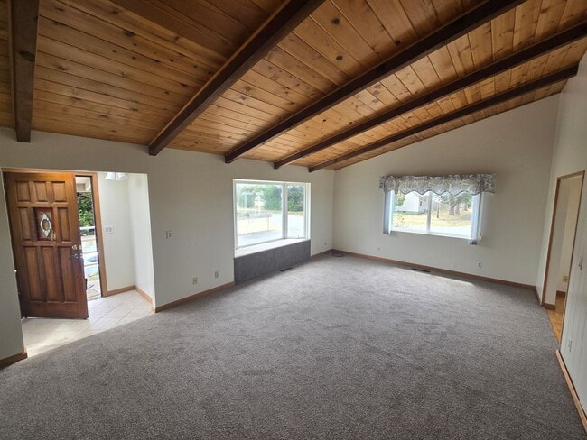 Building Photo - Spacious 3BD/2.5B Arcata home boasts farml...