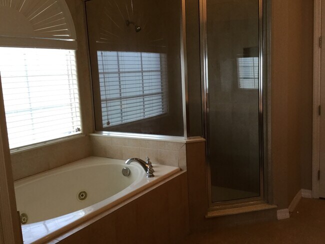 Building Photo - BRISTOL ESTATES 4 BEDRROM, 4 BATHROOMS, 3 CAR GARAGE HOUSE