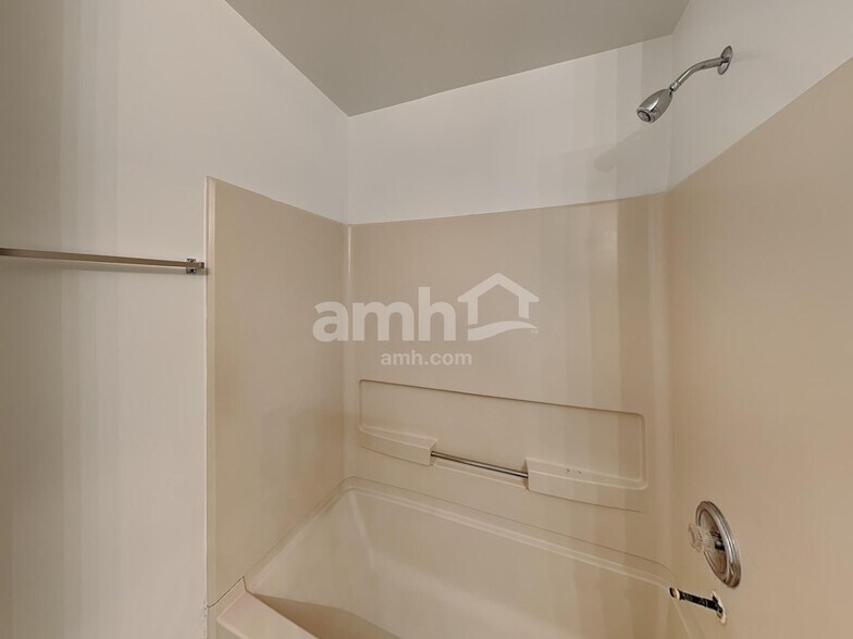 Building Photo - 3826 Hennepin Ct