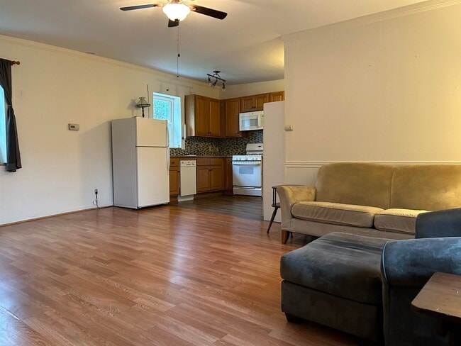 Building Photo - 340 NH-45