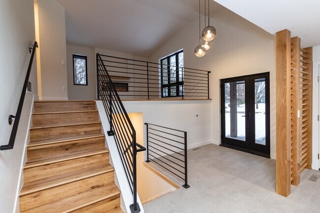 Contemporary railing details - 5590 Harding Ln