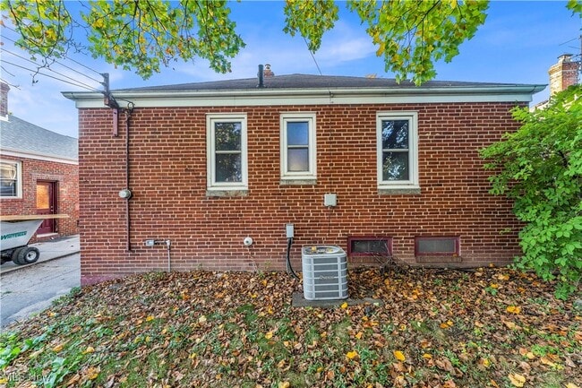 Building Photo - 3424 Fortune Ave