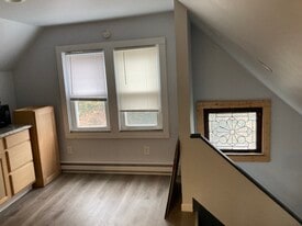 Building Photo - 1303 W 89th St
