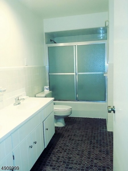 Building Photo - 245 Pompton Ave