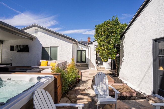 Building Photo - 640 E Valencia Ave